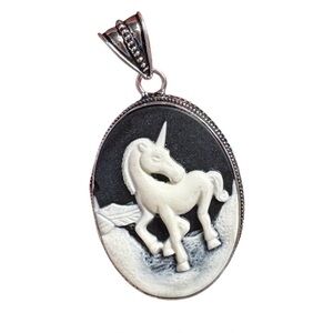 🦄Sterling Elegant Black and White Unicorn cameo carved Pendant